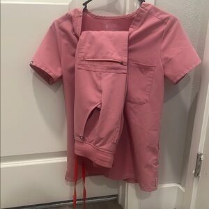 Figs Pink Short Sleeve Tee & joggers bottoms